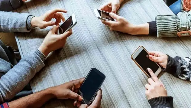 Akıllı Telefon Bağımlılığı Artıyor: Çok Sık Ekrana Bakmanın Sağlığımıza İnanılmaz Etkileri! Detayları Öğrenmek İçin Tıklayın!