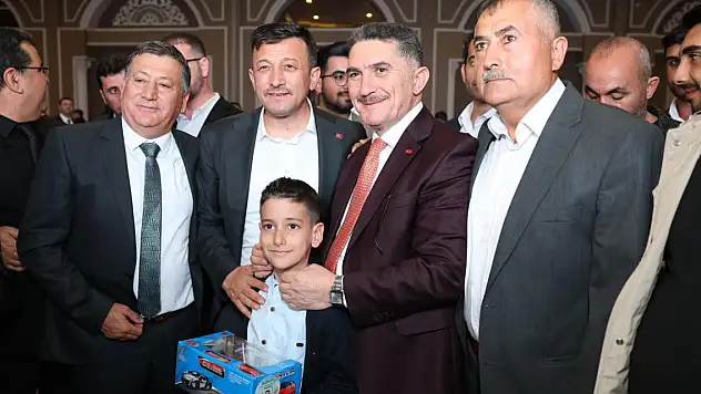 Ağrılılar iftar sofrasında Hamza Dağ'ı ağırladılar