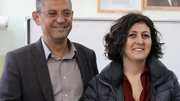 Didem Özel Kimdir, Aslen Nereli, Kaç Yaşında? Özgür Özel'in Eşi Didem Özel Mesleği ve Biyografisi