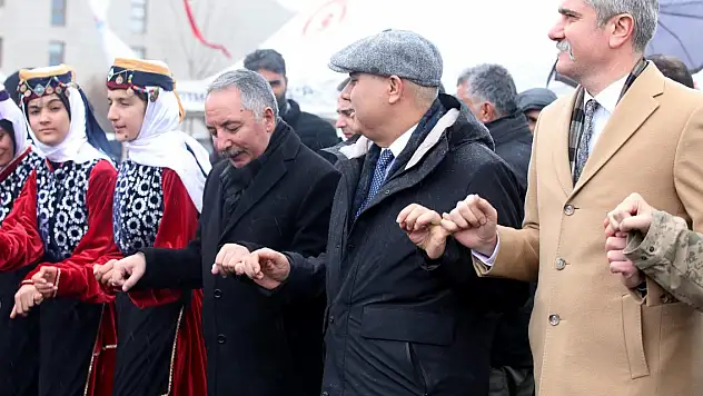 Ağrı protokolü Nevruz halayında