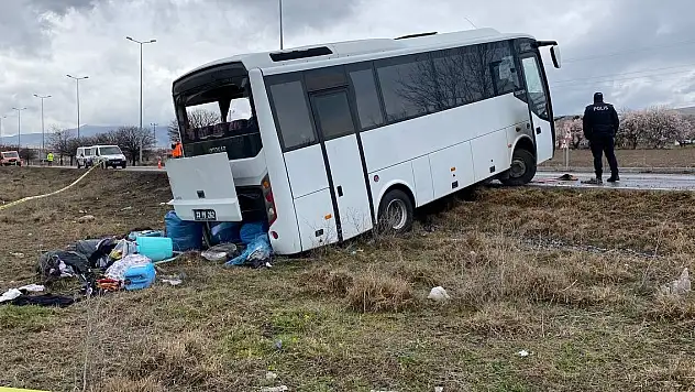 Cezaevi aracı devrildi, mahkumlar ve askerler yaralı