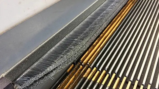 Yürüyen Merdivenlerin Yanındaki Fırçaların Bilinmeyen Yanları