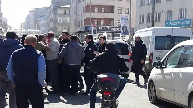 Kars'ta husumetliler karşılaşınca kavga çıktı