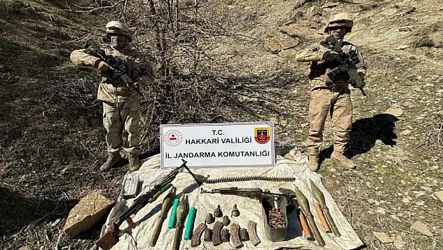 Hakkari'de Jandarma mühimmat ele geçirdi