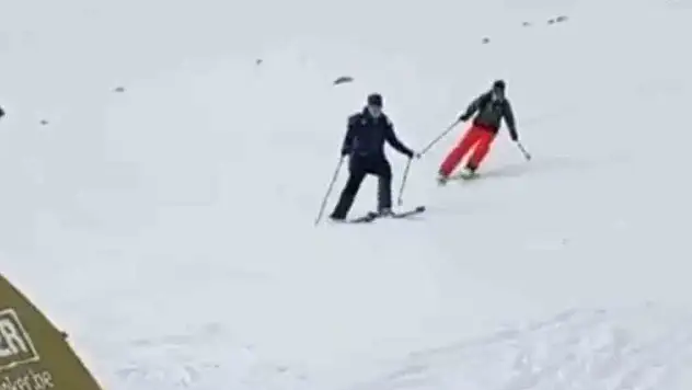 Ağrı Dağı'na önce tırmandılar sonra kaydılar