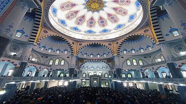 Ağrı'da Bayram Namazı Saat Kaçta? Bayram Namazı Nasıl Kılınır?