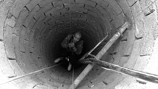 Rüyada kuyuya düştüğünü görmek ne anlama gelir?