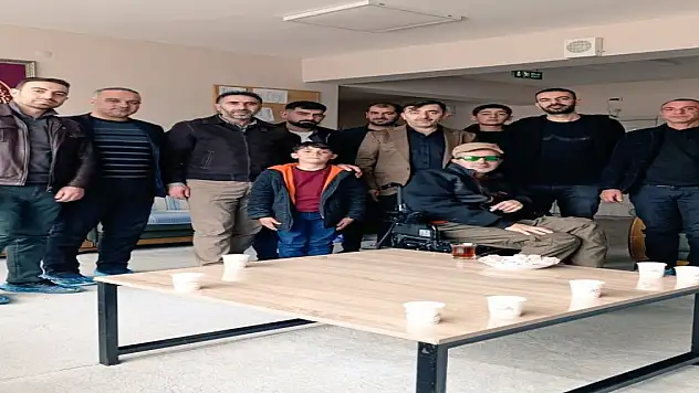Öğrencilerinden MS Hastası öğretmene vefa ziyareti