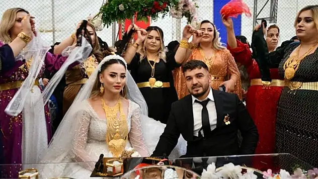 2 Gün 2 Gece Süren Aşiret Düğününde 2 Milyon Liralık Takı Takıldı