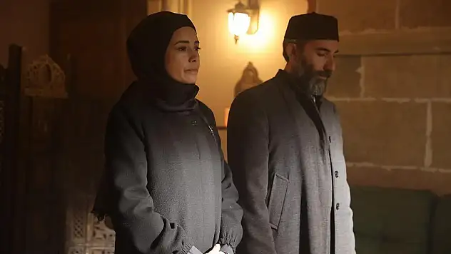 Kızıl Goncalar 14. Bölüm: Mira'nın Sırrı ve Dergahtaki Gerilim