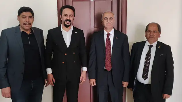 Ağrı'da Refahlı belediyelere tabelaları asıldı