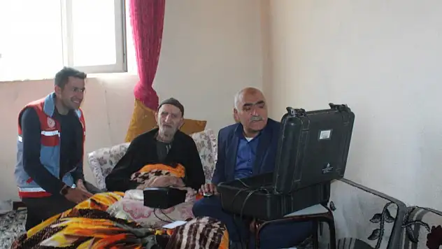 Aladağlarda evlere giderek kimlik çıkarttılar