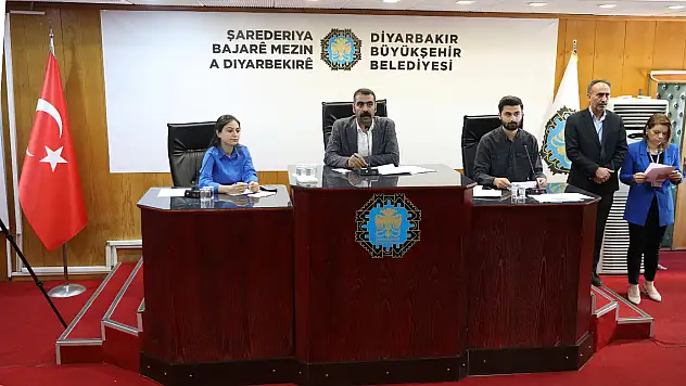 Diyarbakır Belediyesi bayrak olayı ne?