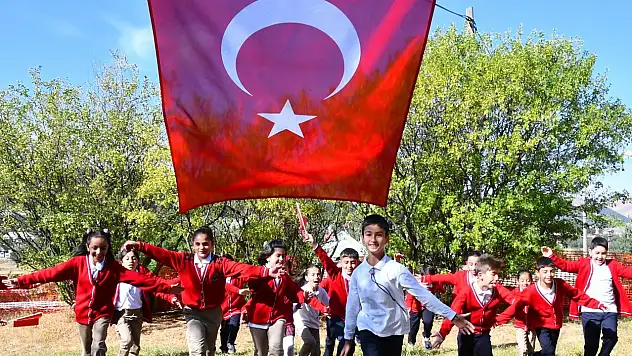 22 Nisan Pazartesi günü okullar yarım gün mü?