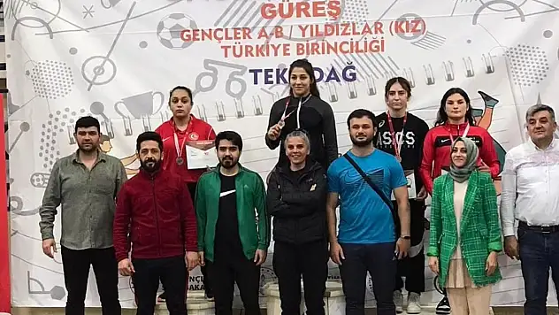 Ağrılı Güreşçiler madalyayla dönüyorlar