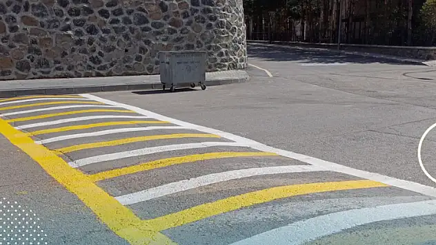 Erzurum Belediyesi Soğuk Boya Yol Çizgi Çalışmalarıyla Güvenli Ulaşımı Sağlıyor