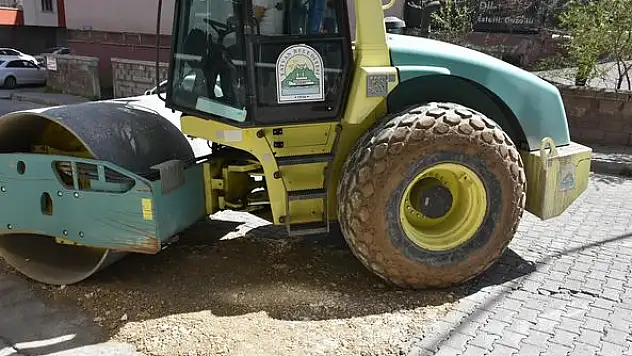 Tatvan Belediyesi, Yol Çalışmalarında Geçici Doldurma Çalışması Yapıyor