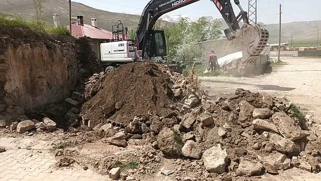 Gürpınar Belediyesi Fen İşleri Müdürlüğü, İlçe Genelinde Çalışmalarını Aralıksız Sürdürüyor