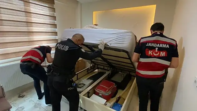 Diyarbakır'da dev operasyon: Aralarında avukatların da bulunduğu 20 gözaltı