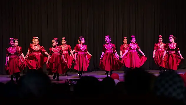 Erzurumlu minikler Tatar dansını öğrendi