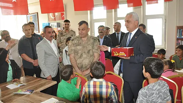 Muş Valisi Çakır beldeleri boş bırakmıyor