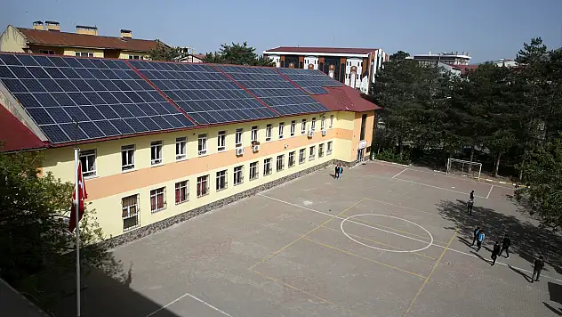 Muş'ta okulun elektrik ihtiyacı GES ile karşılanıyor