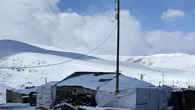 Ağrı'nın köylerinde kar var
