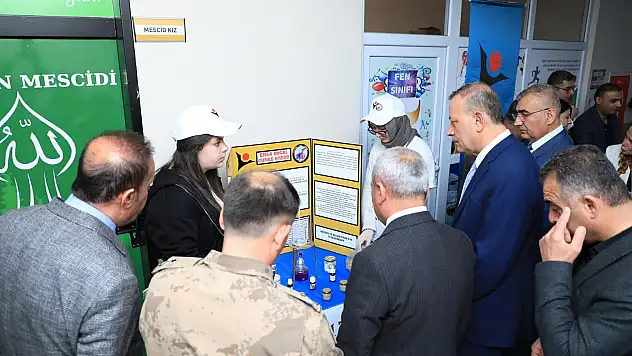 BEÜ Rektörü Elmastaş TÜBİTAK Bilim Fuarı'na katıldı