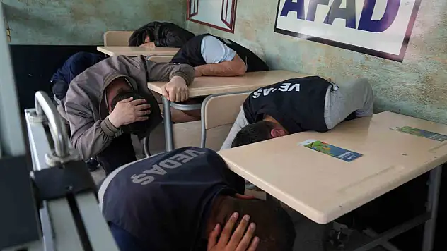 Muş'ta Asrın Felaketini simülasyon tırında yaşadılar