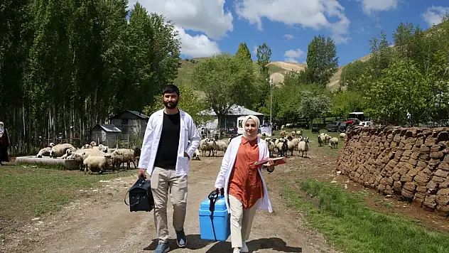 Sevgi hemşire gönüllere dokunuyor