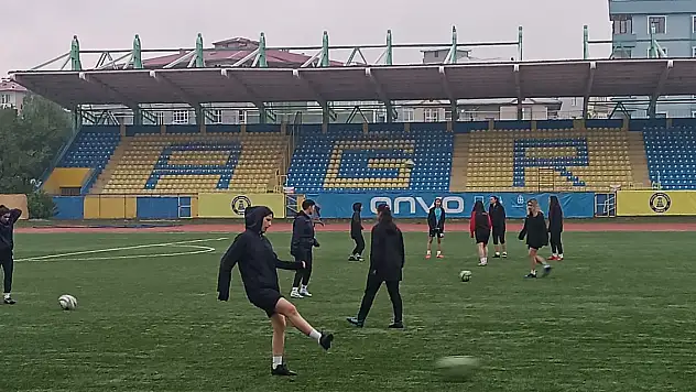 Ağrı'nın kızları gözünü finale dikti
