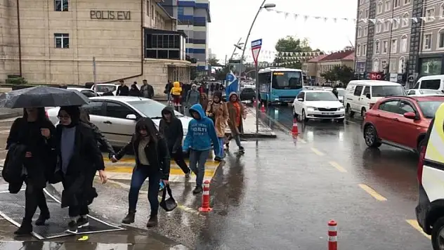 Erzurum'da yağmur etkili oldu