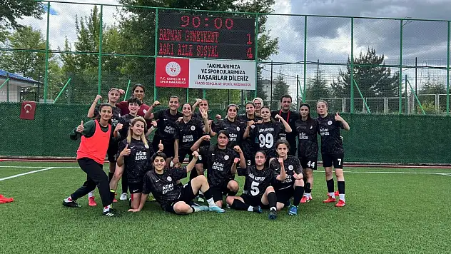 Ağrılı Kızlar Play Off'ta ilk maçını kazandı