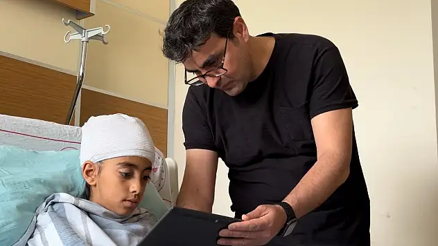 Beyin kanaması geçiren Zeyneb'i doktorların dikkati kurtardı
