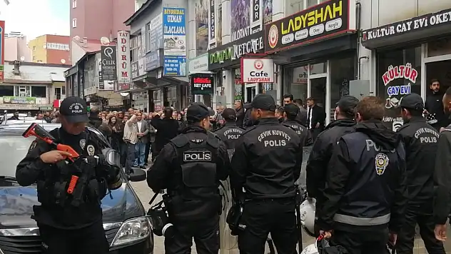 Ağrı DEM Parti önünde gerginlik