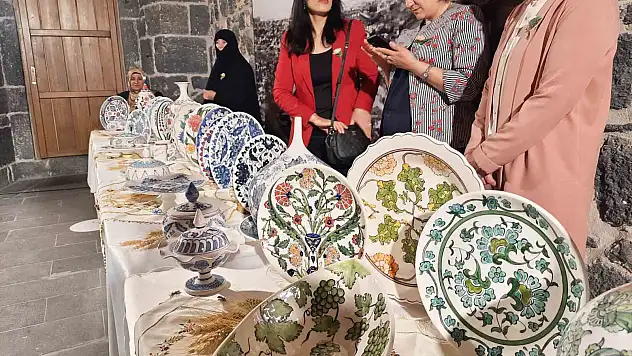 Kars'ta çini sergisi görenleri hayran bıraktı