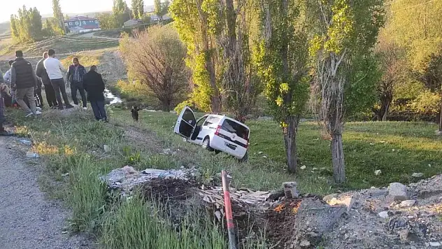 Ağrı'da yola çıkan inek kazaya neden oldu: 6 yaralı