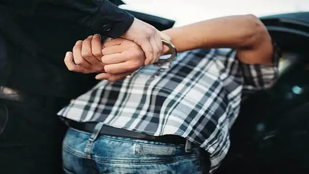 Van'da aranan 8 kişi tutuklandı