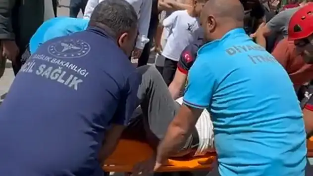 Diyarbakır'da kazada aracına sıkışan şahıs kurtarıldı