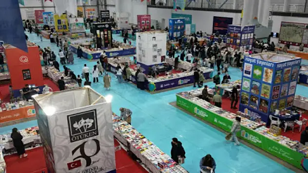 '6. Doğu Anadolu Erzurum Kitap Fuarı' 350 bin ziyaretçiyi ağırladı