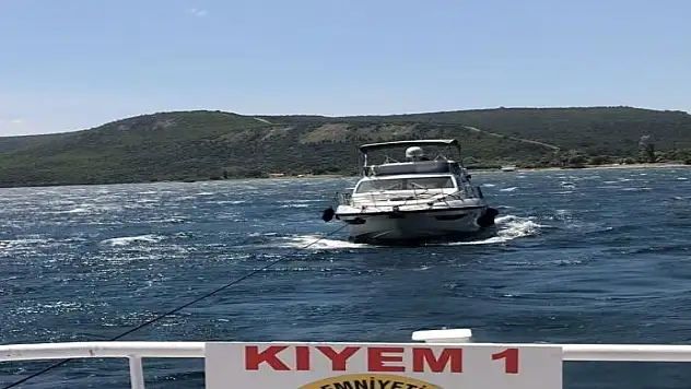4 kişinin bulunduğu tekne kurtarıldı