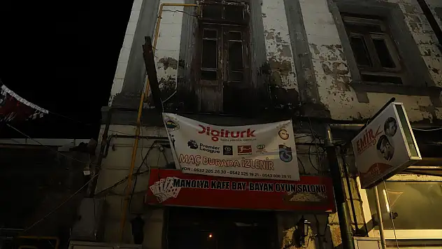 Kars'ta Galatasaray'ın şampiyonluğunu kutlarken balkon çöktü, 3 kişi yaralandı