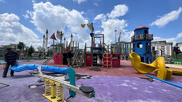 Ağrı Selahattin Eyyubi Parkı yeniden onarılıyor