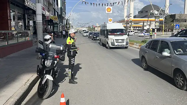 Ağrı polisi düzensiz parkı düzeltti