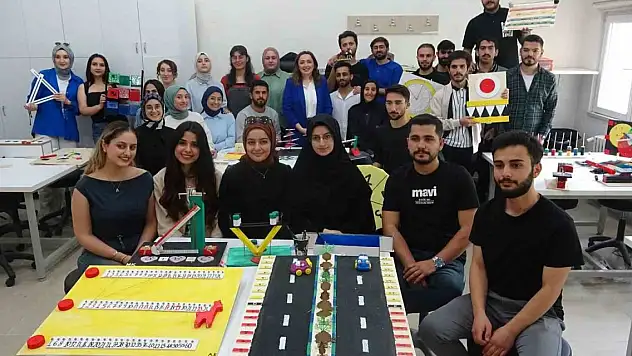 Matematik öğretmenliği adayları ahşap materyallerle fark oluşturuyor