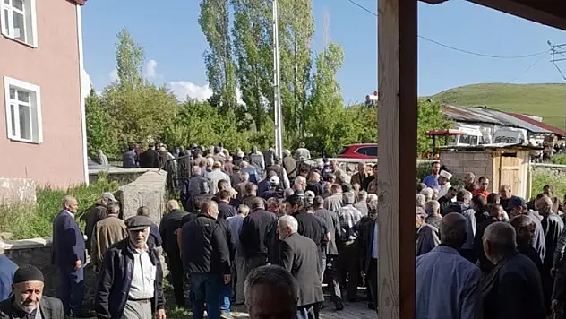 Kars'ta boğa saldırısında ölen yaşlı adam toprağa verildi