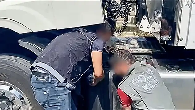 Iğdır'da durdurulan tırda 75 kilogram uyuşturucu yakalandı