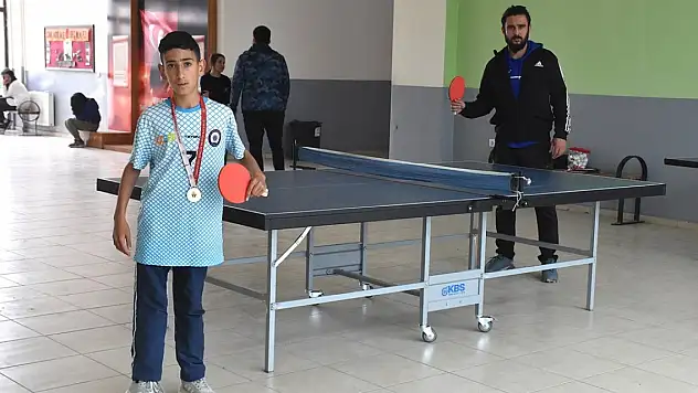 Van'da engeline aldırmayan Yusuf katıldığı ilk şampiyonada Türkiye birincisi oldu