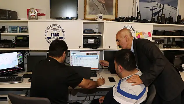 Erzurum'da öğrencilere afet haberleşme dersi verildi