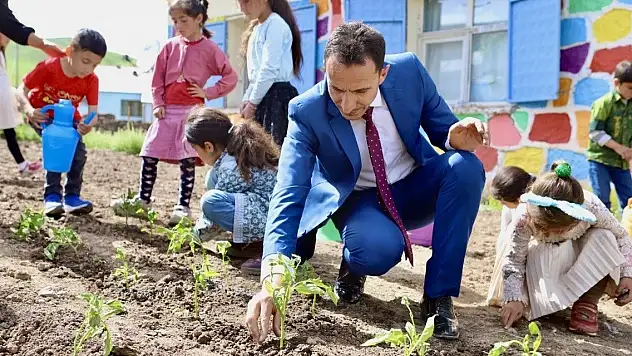 Ağrı'ya 11 yıl önce geldi bir daha gidemedi